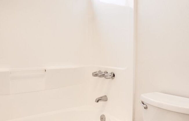 2 beds, 1.5 baths, $2,195, Unit 37