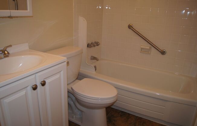 Studio, 1 bath, 520 sqft, $900, Unit 614