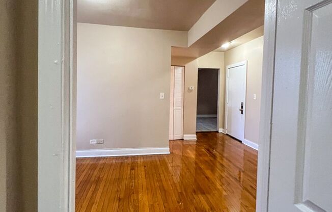 2 beds, 1 bath, $1,150, Unit 4840 #1N
