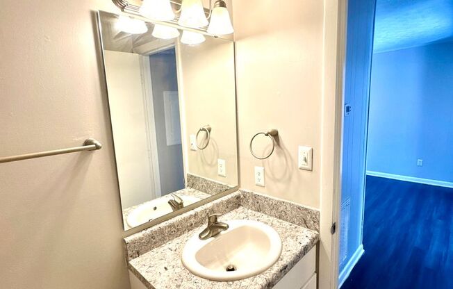 2 beds, 1.5 baths, 1,100 sqft, $1,099, Unit 722-A