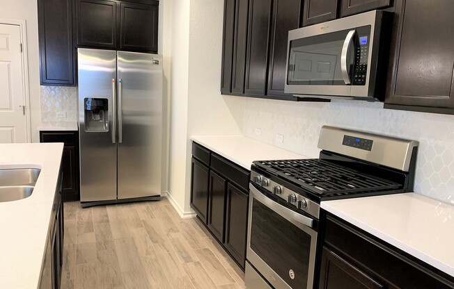 3 beds, 2.5 baths, $2,100