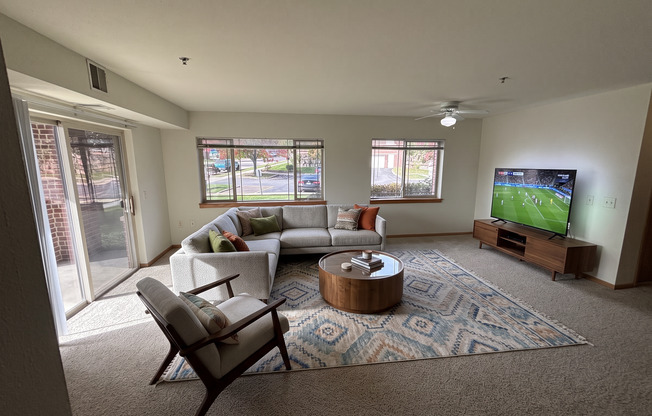 2 beds, 2 baths, 1,251 sqft, $1,905, Unit 302-112