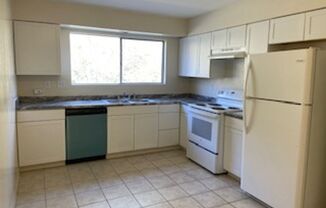 Move In Special! 1/2 Off First 2 Month's Rent Townhome in 4-plex - near UNR