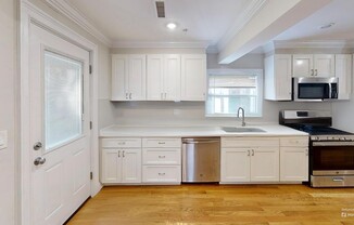 3 beds, 2 baths, 900 sqft, $5,250, Unit 2