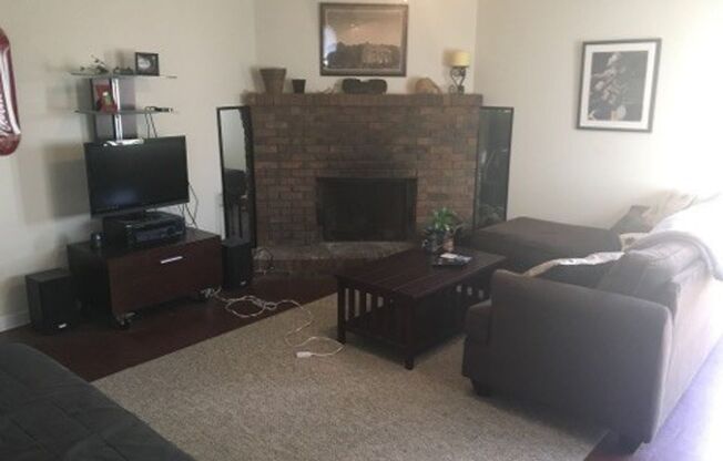 2 bed 1 bath duplex on Barber St.