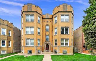 Sunny Top-Floor 3BR/2BA in West Ridge with Parking and Water Included