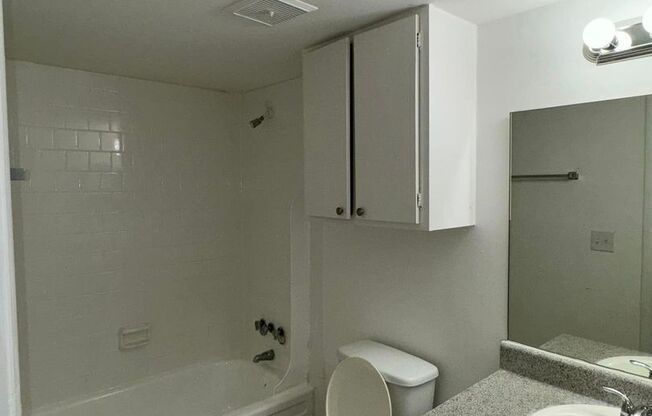 1 bed, 1 bath, 706 sqft, $925, Unit Z-27