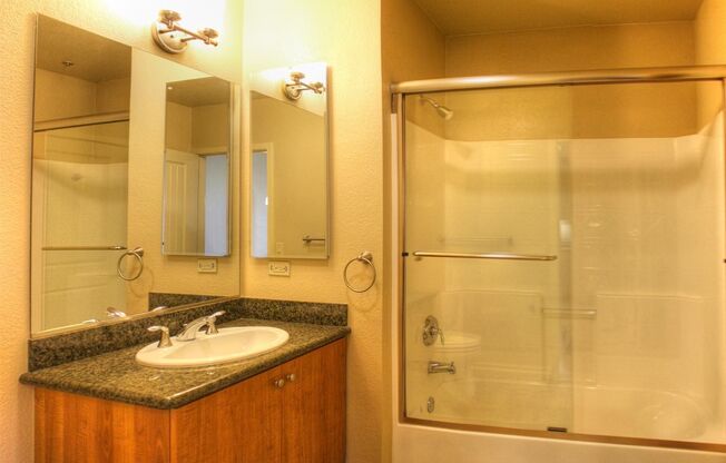 2 beds, 2 baths, $2,595, Unit 204