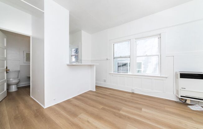 Studio, 1 bath, 300 sqft, $1,900, Unit Unit 6