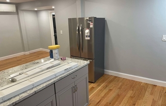 2 beds, 1 bath, $2,600, Unit 2