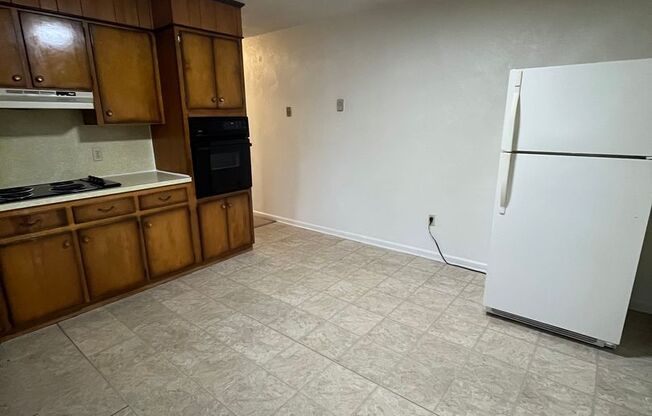2 beds, 1 bath, 903 sqft, $1,170, Unit K-4