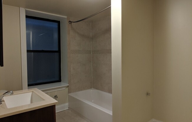 1347 N Dearborn