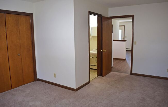 1 bed, 1 bath, 571 sqft, $825, Unit AD-31