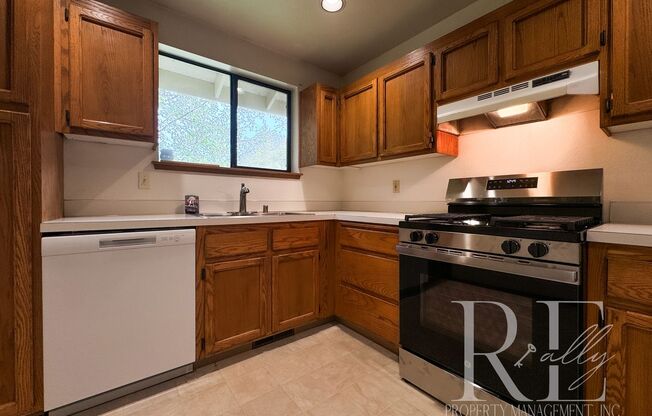 3 beds, 2 baths, $2,525