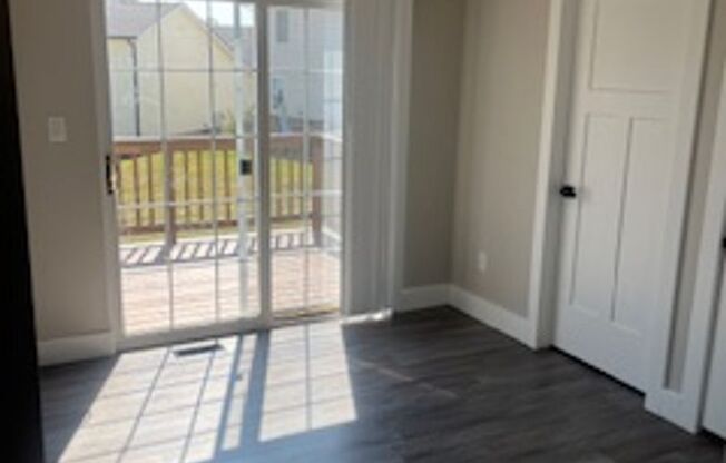 3 beds, 2.5 baths, 1,350 sqft, $1,450, Unit 1462 West Rockcrest Drive