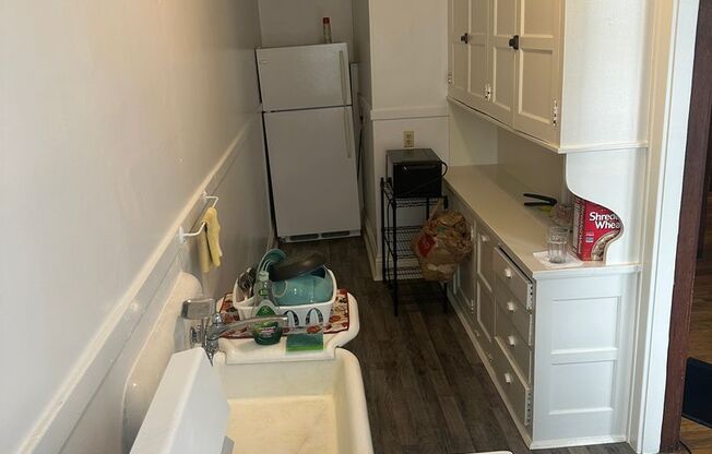 Studio, 1 bath, $825, Unit 14