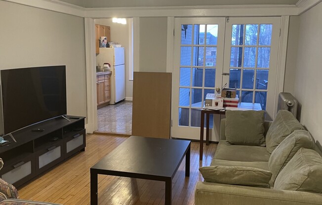 3 beds, 1 bath, $4,200, Unit 4