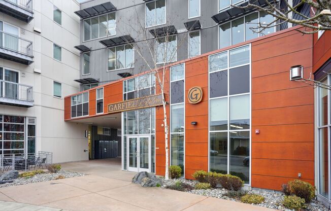 1 bed, 1 bath, 812 sqft, $1,800