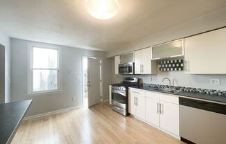 2 beds, 2 baths, $1,650, Unit Bottom