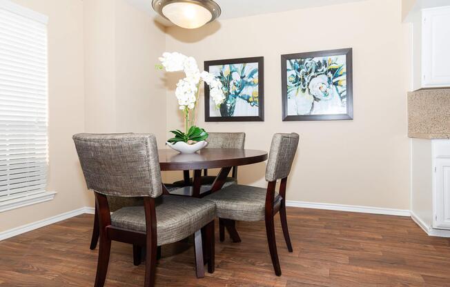 SEPARATE DINING AREA