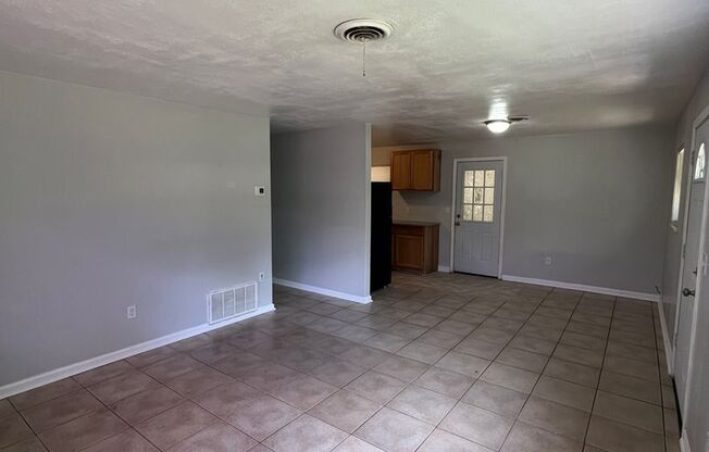 3 beds, 1 bath, $1,295