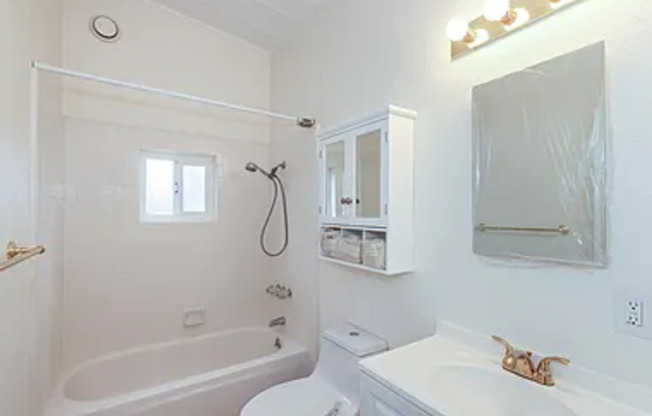 Beautiful Single Story 3bd House Recently Refurbished