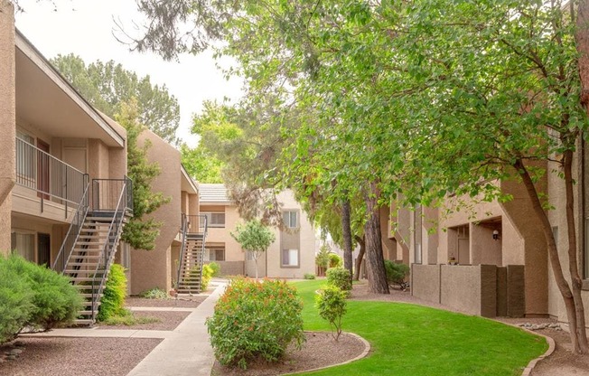 Courtyard With Green Space at Cimarron Place Apartments, Tucson