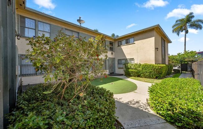 4108-4106 W. Palmwood Dr.