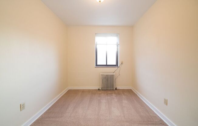2 beds, 1 bath, 710 sqft, $1,640, Unit 02D