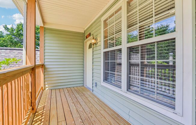 1 bed, 1.5 baths, 1,100 sqft, $1,565