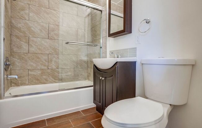 Studio, 1 bath, 300 sqft, $1,550, Unit 60