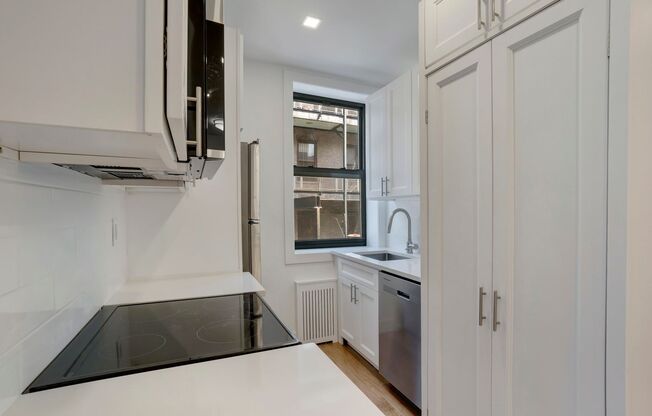 1 bed, 1 bath, $4,765, Unit 48
