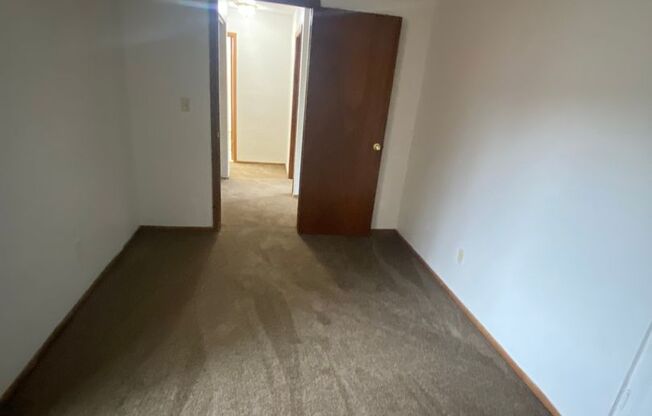 3 beds, 1.5 baths, 1,066 sqft, $1,499, Unit 5242 02
