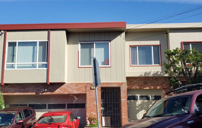 Beautifully Renovated Vintage  2 bedroom 2 bath single-family Home, with Bonus rooms  and Great Views!