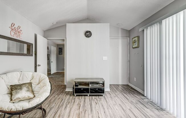 2 beds, 2 baths, 1,000 sqft, $1,050, Unit B15