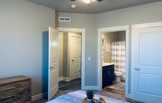 2 beds, 2 baths, 1,008 sqft, $1,850, Unit 125