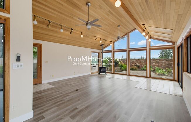 Spacious Three Bedroom Home in Desirable Charbonneau!