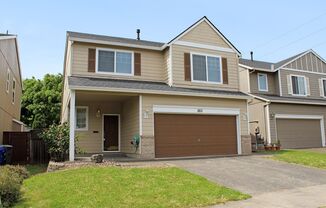 Vaulted Ceilings, Updated 3bd 2.5 ba in Hillsboro