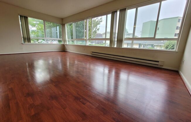 2 beds, 1 bath, 820 sqft, $2,795, Unit R-212