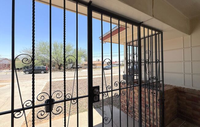 Northeast El Paso 3 Bed Refrig A/C!