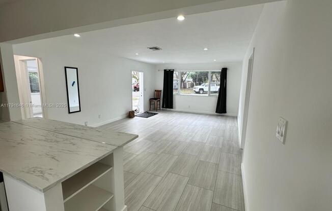 708 SW 6 ST