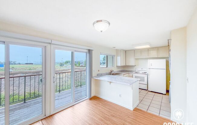 2BD/1BA Condo in Clairemont with Balcony, In-Unit Laundry & Reserved Parking