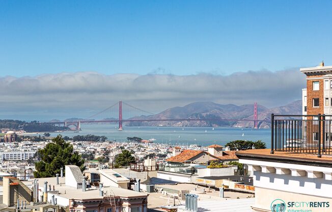 Russian Hill: 6th Floor Apartment w/ Golden Gate Bridge Views, FREE Utilities & Laundry Onsite