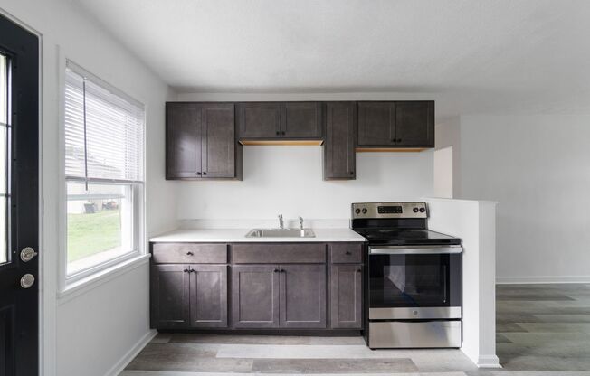 4BR Townhouse in Midland, PA!!