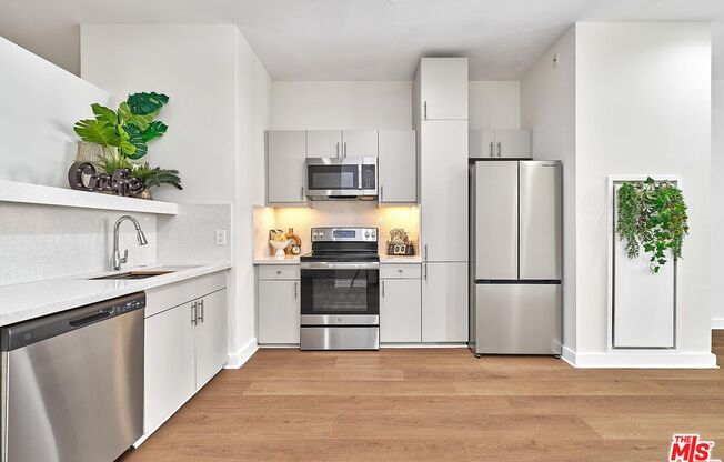 2 beds, 2 baths, 1,010 sqft, $3,050, Unit 404