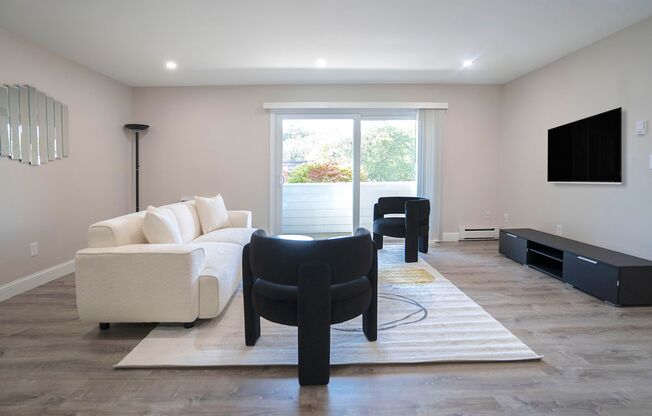 2 beds, 1 bath, 1,050 sqft, $2,750, Unit 75-4