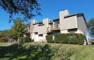 2 beds, 1.5 baths, $1,660, Unit Unit D