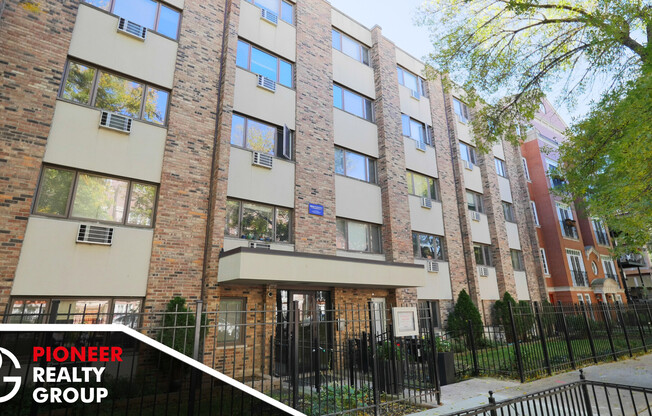 625 W Wrightwood 202