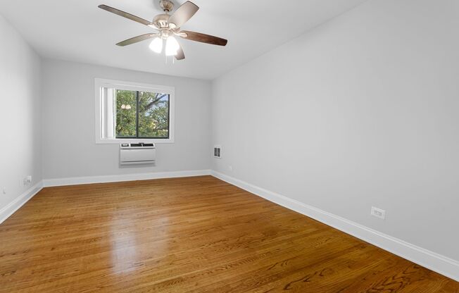 2 beds, 1.5 baths, 897 sqft, $2,100, Unit 303