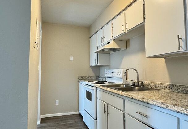 North Central (1st and Ft Lowell) - Spacious 1 bedroom, 1 bath apartment!